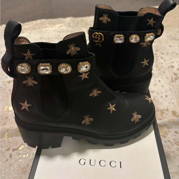 GUCCI Stars & Bee Embroidered Leather Ankle Boot With Belt 'Black' New $998 - Picture 1 of 7